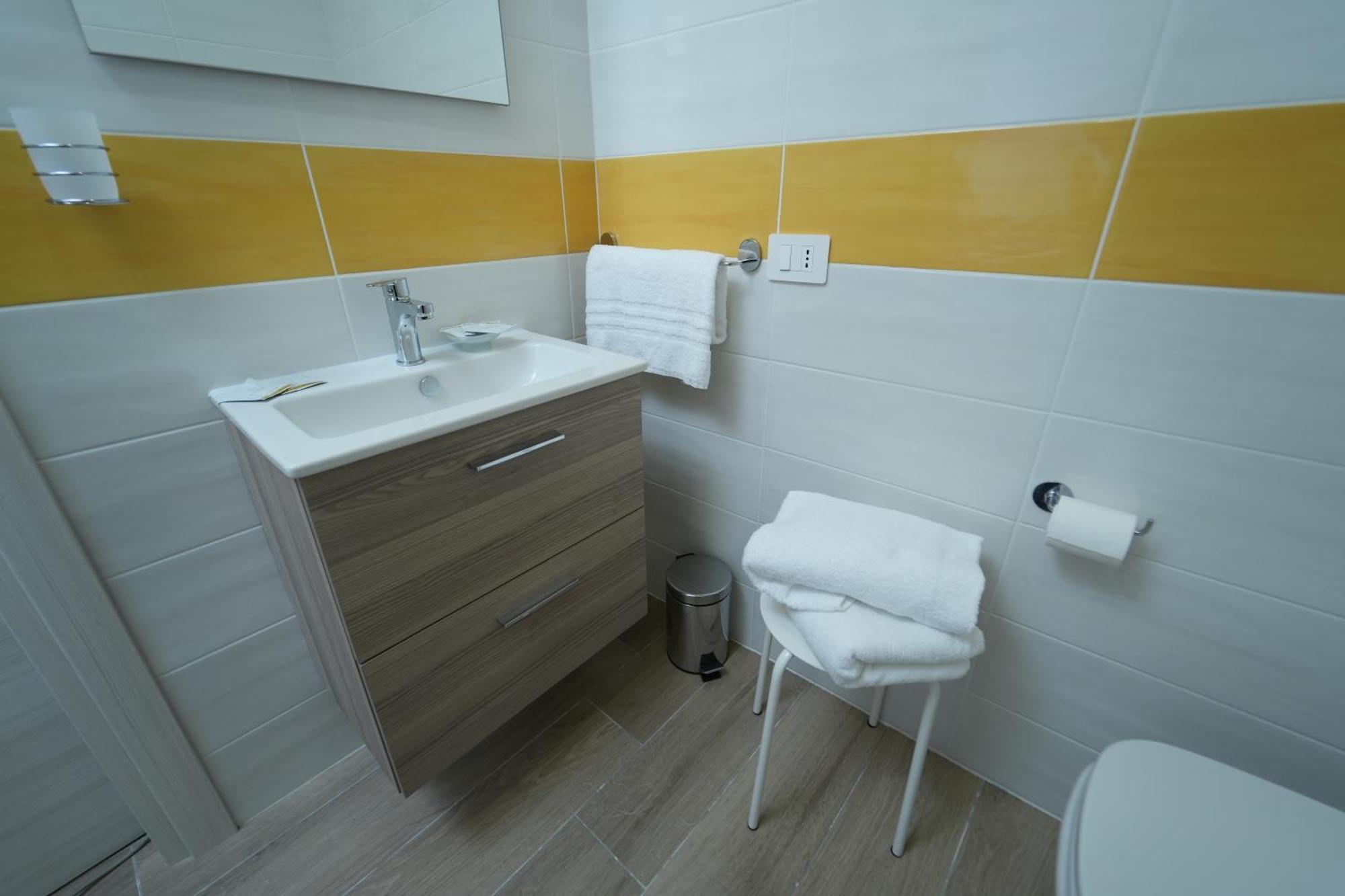 Panorama Vesuvius Affittacamere Guesthouse With Lift Near To Subway In Napoli Center Extérieur photo